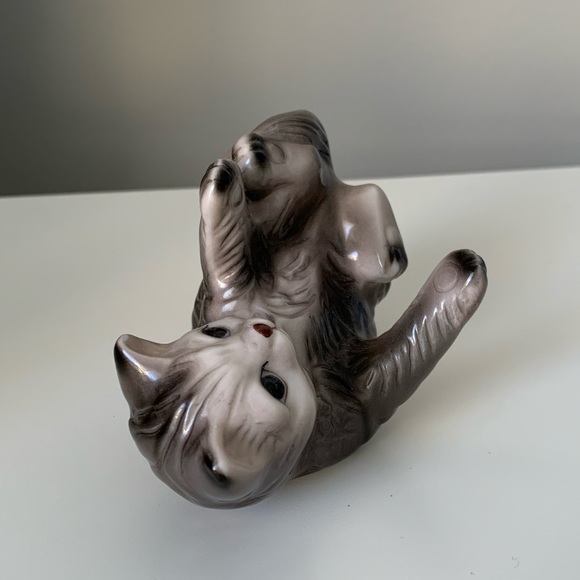 Vintage hand painted ceramic cat figurine - Picture 5 of 7